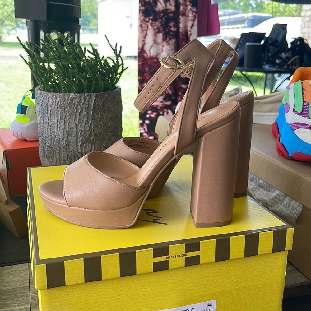 Nude Platforms